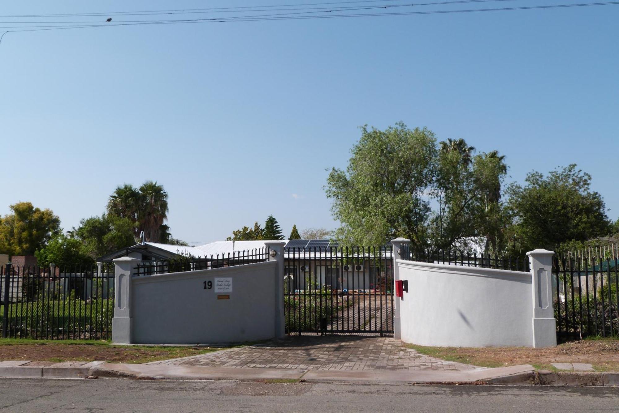 Hannah'S Haven Studio Deluxe - No Loadshedding Apartment Beaufort West Exterior foto